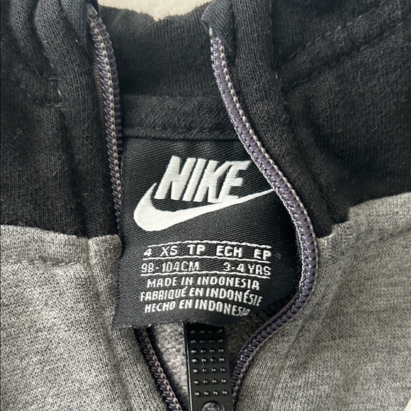 Nike Black and Gray Tracksuit - Picture 2 of 5